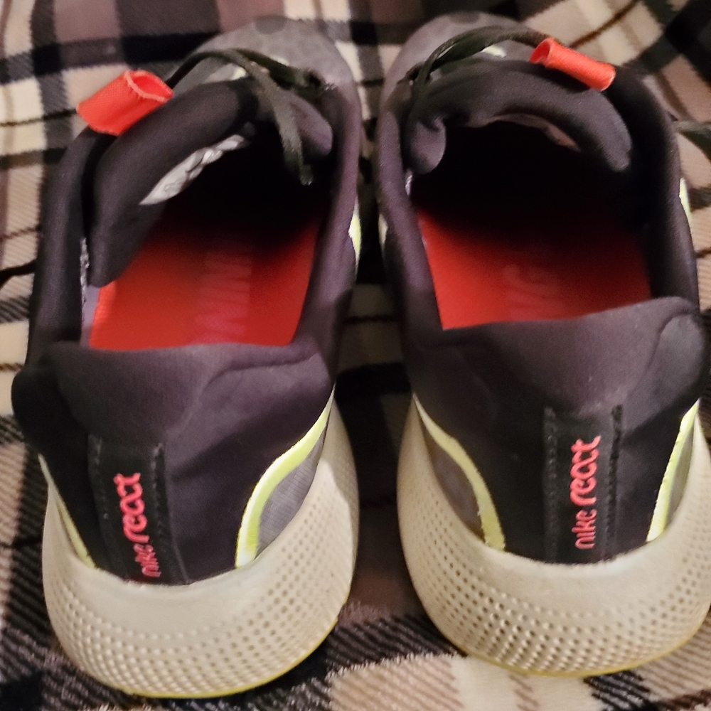 Nike Escape - Picture 3 of 5